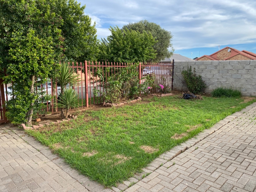 3 Bedroom Property for Sale in Vista Park Free State